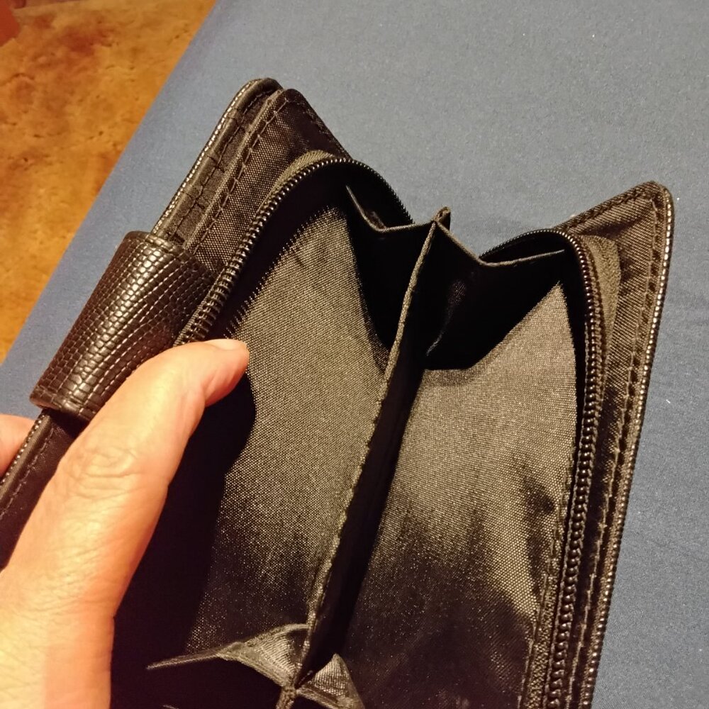 Kenneth Cole Reaction Wallet - Picture 5 of 7